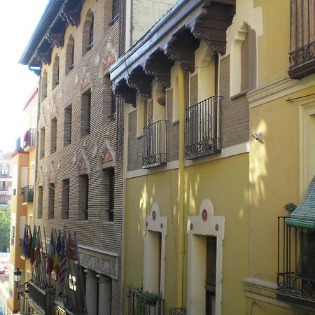 Apartamentos Turisticos Reyes Catolicos Zaragoza Eksteriør bilde